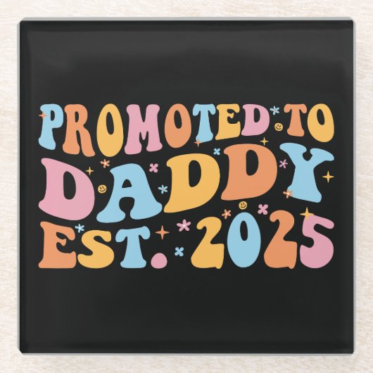 Für Daddy Est befördert. 2025 III Glasuntersetzer (Vorderseite)