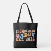 Für Daddy Est befördert. 2025 III Tasche (Rückseite)