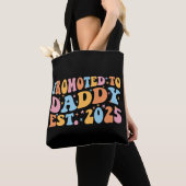 Für Daddy Est befördert. 2025 III Tasche (Von Nahem)