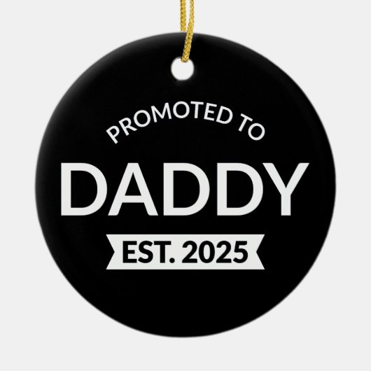 Für Daddy Est befördert. 2025 Keramik Ornament (Vorne)