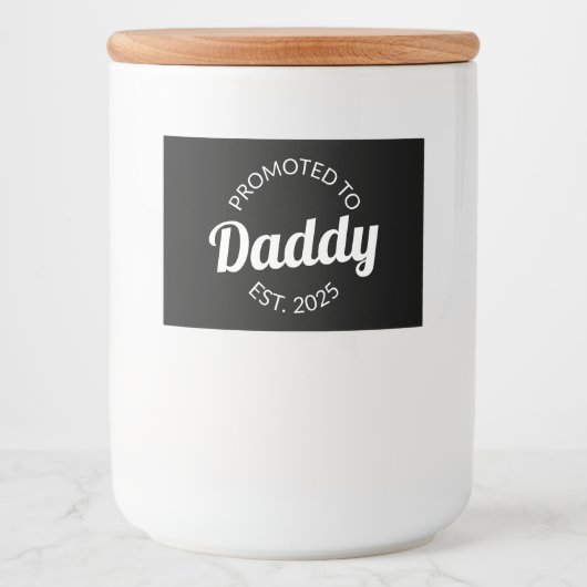 Für Daddy Est befördert. 2025 Lebensmitteletikett (Vorderseite)