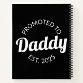Für Daddy Est befördert. 2025 Notizblock (Rückseite)