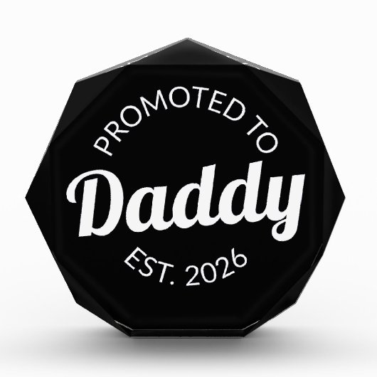 Für Daddy Est befördert. 2026 Fotoblock (Vorderseite)