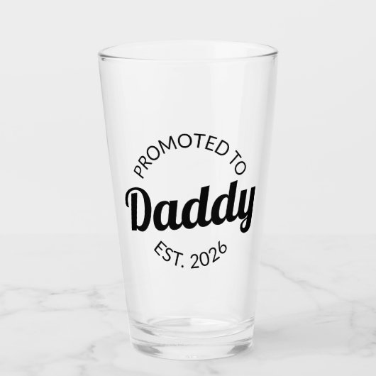 Für Daddy Est befördert. 2026 Glas (Vorderseite)