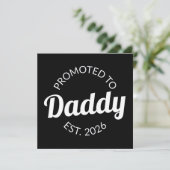 Für Daddy Est befördert. 2026 Karte (Stehend Vorderseite)