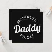 Für Daddy Est befördert. 2026 Karte (Vorderseite/Rückseite Beispiel)
