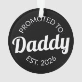 Für Daddy Est befördert. 2026 Ornament (Rückseite)