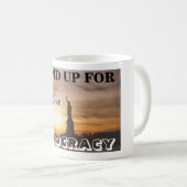 FÜR DEMOKRATIE STEHEN #VoteBlue Kaffeetasse (VorderseiteRechts)