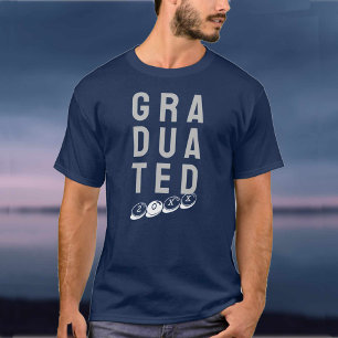 Für den frisch Graduierten. Ein Graduierten-T-Shir T-Shirt