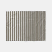 Für gemütliche Häuser – Taupe- und weiße Streifen Fleecedecke (Vorderseite (Horizontal))
