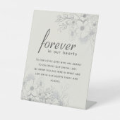 Für immer in unserem Hearts Memorial Wedding Sign Sockelschild (Vorderseite)