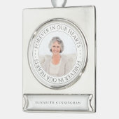 Für immer in unserem Herz Memorial Elegantes Foto Banner-Ornament Silber (Links)