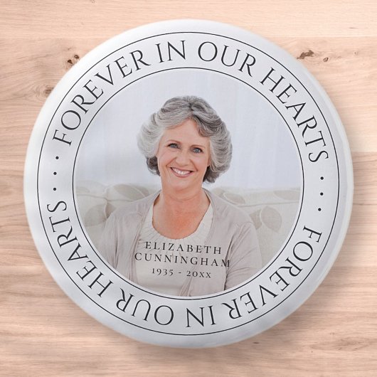Für immer in unserem Herz Memorial Elegantes Foto Button