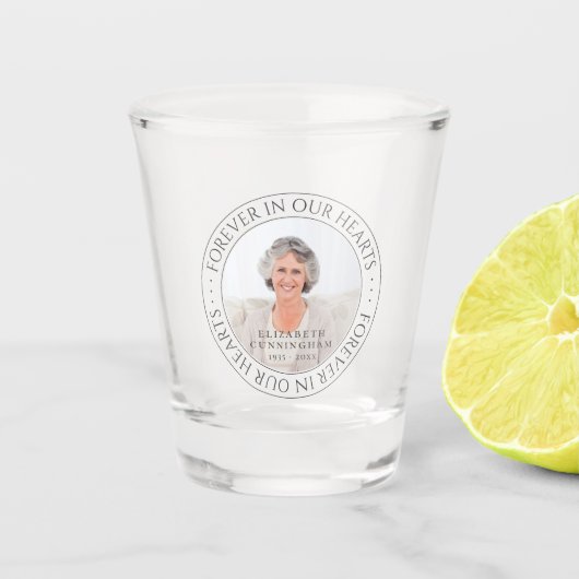 Für immer in unserem Herz Memorial Elegantes Foto Schnapsglas (Vorderseite)