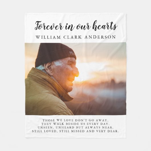 Für immer in unserem Herzen Foto Gedicht Tribut Bl Fleecedecke (Vorderseite)