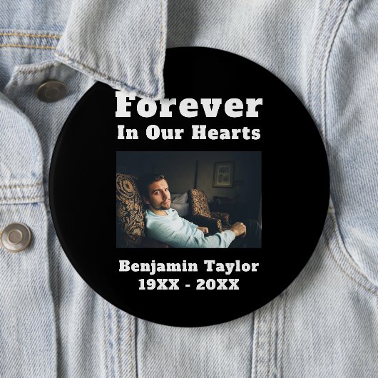 Für immer in unserem Herzen Text in Love Memory Fo Button (Beispiel)