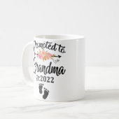 Für Oma 2022 zum ersten Mal Oma befördert  Kaffeetasse (Vorderseite Links)