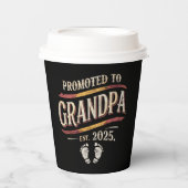 Für Opa 2025 befördert Opa Opa est 2025 Pappbecher (Vorderseite)