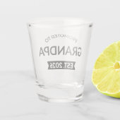 Für Opa Est bestimmt. 2026 Schnapsglas (Rückseite)