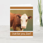 Für Son Funny Cow Happy Birthday Karte<br><div class="desc">Glückliche Geburtstagskarte für Sohn mit einer Kuh mit einer bestimmten Einstellung. Klassischer Rinderpun im Inneren. Personalisieren Sie die Nachricht,  um Ihren eigenen Spaß zu schaffen. Image ©Christine Greenspan</div>