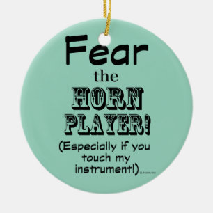 Furcht vor dem Horn-Spieler Keramik Ornament