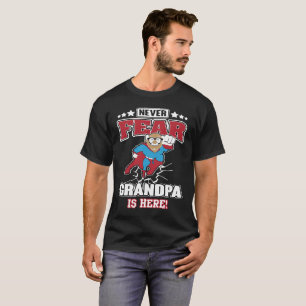 Fürchten Sie nie, dass sich Großvater hier ist T-Shirt