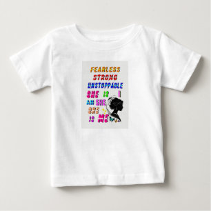 Furchtlos stark und unaufhaltsam ist sie baby t-shirt