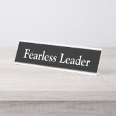 Furchtloser Führer, Schreibtischnamensplakette (Vorderseite )