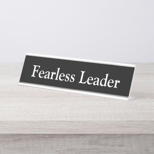 Furchtloser Führer, Schreibtischnamensplakette (Vorderseite )