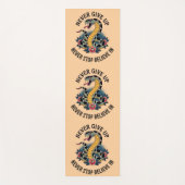 Furchtloser Geist: Kühne Schlange und Rose Kunstwe Yogamatte (Vorderseite)