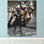 Furchtloses Mädchen gewinnt einen Verbündeten Leinwanddruck (Insitu (Holzboden))