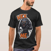 Furious werewolf with glowing eyes and sharp fangs T-Shirt (Vorderseite)