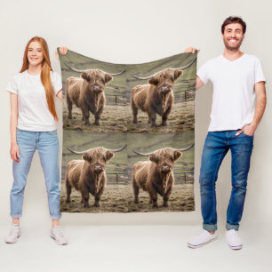 **"Furry Majestät: The Wooly Brown Highland Cow"** Fleecedecke