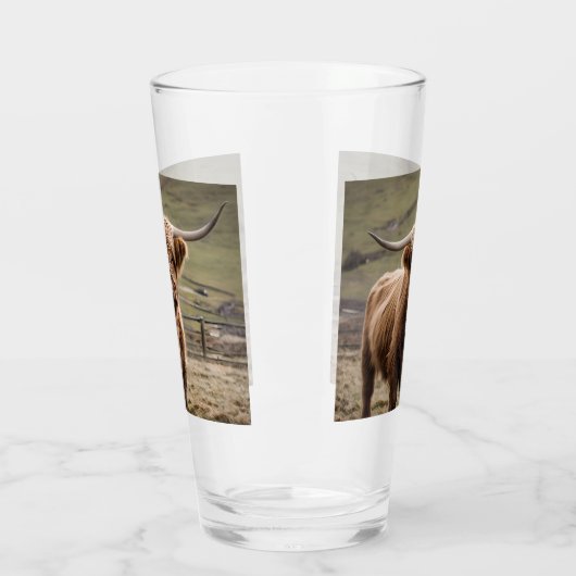 **"Furry Majestät: The Wooly Brown Highland Cow"** Glas (Links)