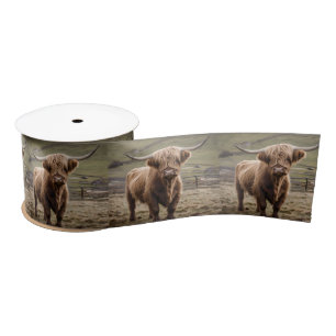 **"Furry Majestät: The Wooly Brown Highland Cow"** Satinband