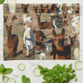 "Furry Moments: An Alpaca Foto Collage" Geschirrtuch (Gefaltet)