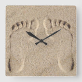 Fußabdruck in Sand Quadratische Wanduhr (Vorderseite)