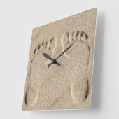 Fußabdruck in Sand Quadratische Wanduhr (Winkel)