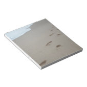 Fußabdrücke an einem weißen Strand in Mosambik Notizblock (angewinkelt)