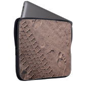 Fußabdrücke im Sand Laptopschutzhülle (Vorne Rechts)