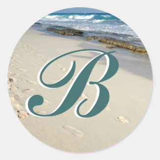 Fußabdrücke in den Sand-Erstaufklebern Runder Aufkleber