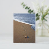 Fußabdrücke in Sand Postkarte (Stehend Vorderseite)