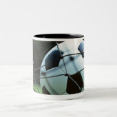 Fußball 3 zweifarbige tasse (Mittel)