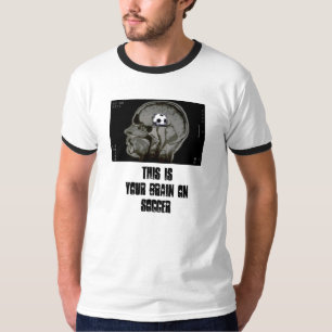Fußball auf dem GEHIRN T-Shirt