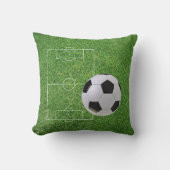 Fußball auf dem Rasenplatz Kissen (Vorderseite)