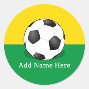 Fußball auf gelbem und grünem Hintergrund Runder Aufkleber
