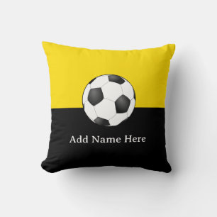 Fußball auf gelbem und schwarzem Hintergrund Kissen