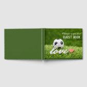 Fußball auf grünem Gras Gästebuch (Voll)