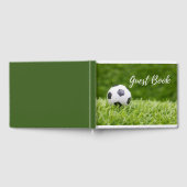 Fußball auf grünem Gras Gästebuch (Voll)