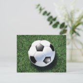 Fußball auf grünem Gras, nah Postkarte (Stehend Vorderseite)